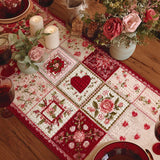 Gesteppte Tischdecke - Herzen und Rosen