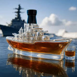 Whiskyflasche in Form eines Kriegsschiffs