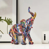 Künstlerische Elefantenskulptur mit Graffiti-Design